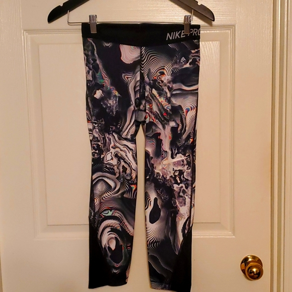 Nike Pro wild print‎ mid calf pants - Picture 1 of 8
